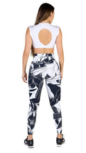 Load image into Gallery viewer, Black and white flower tights
